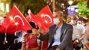 DULKADİROĞLUN'DAN 15 TEMMUZ'DA 15 BİN BAYRAK