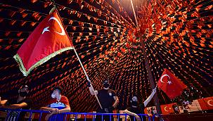 GAZİANTEP'TE 15 TEMMUZ ŞEHİTLERİ AYNI RUHLA ANILDI KORONA VİRÜS NEDENİYLE OLAĞANÜSTÜ TEDBİRLER ALINDI