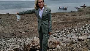 AYLİN CESUR EĞİRDİR’DE İKTİDARA SESLENDİ: “EĞİRDİR GÖLÜ, CAN ÇEKİŞİYOR