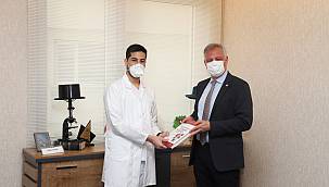 SANKO ÜNİVERSİTESİ TIP FAKÜLTESİ MEZUNU DR.FURKAN UNCUOĞLU'NA ÖDÜL VERİLDİ