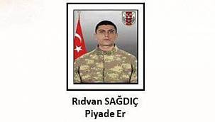 Mardin'in Nusaybin ilçesinde bir askeri birlikte silah kazası sonucu yaralanan Piyade Er.Rıdvan Sağdıç’ın tedavi gördüğü hastanede şehit olduğunu duyurdu
