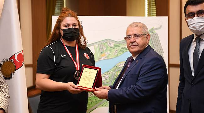 Avrupa Halter Şampiyonuna Bir Ödül De Başkan Mahçiçek’ten