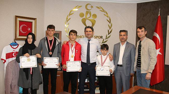Kahramanmaraş Gençlik ve Spor İl Müdürü Cemil Boz,Şampiyonları Makamında Kabul Etti