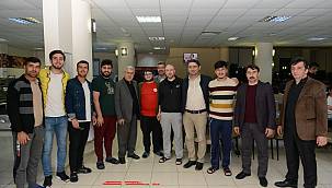 KSÜ Yönetimi Ramazan’da Öğrenci Sofralarına Misafir Oluyor: Rektör Can KYK Yurdunda Kalan Öğrencilerle Sahur Yaptı