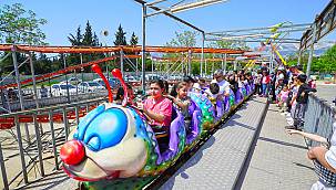 Minikler Lunapark’ta Doyasıya Eğlendi