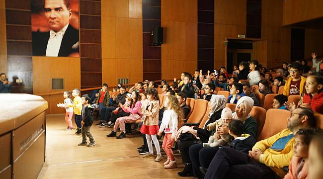 Minikler Büyükşehir'in Etkinliklerinde Hem Eğleniyor Hem Öğreniyor