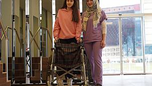 Kahramanmaraşta Depremden 6 saat sonra enkazdan çıkarılan Ayşe Sudem çeşitli tedavilerin ardından 9 ay sonra yürümeye başladı.