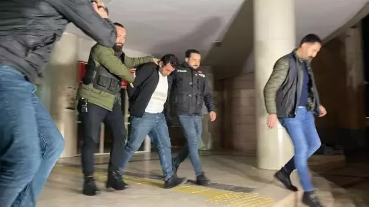 Şanlıurfa'da eşi ve 5 çocuğunun Mezarı Olan Otomobille 5 ay Sonra Gelin Arabası Yapıp Evlenmişti . Tutuklandı..