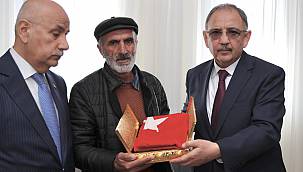 Bakan Özhaseki ve Başkan Güngör, Şehit Ailesini Yeni Konutlarında Ziyaret Etti