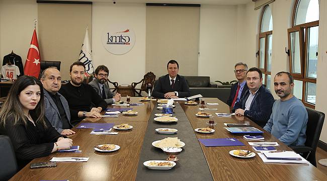 Kahramanmaraş Ticaret ve Sanayi Odası (KMTSO) Yönetim Kurulu Başkanı Mustafa Buluntu ile siyaset ve iş dünyasından oluşan heyet, Sanayi ve Teknoloji Bakanı Mehmet Fatih Kacır'ı ziyaret etti.