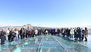 Başkan Güngör, Kadınlar Günü’nde Büyükşehir’in Kadın Personelleriyle Buluştu