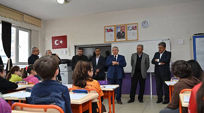 Başkan Mahçiçek, Öğrencilerin Sınav Heyecanına Ortak Oldu