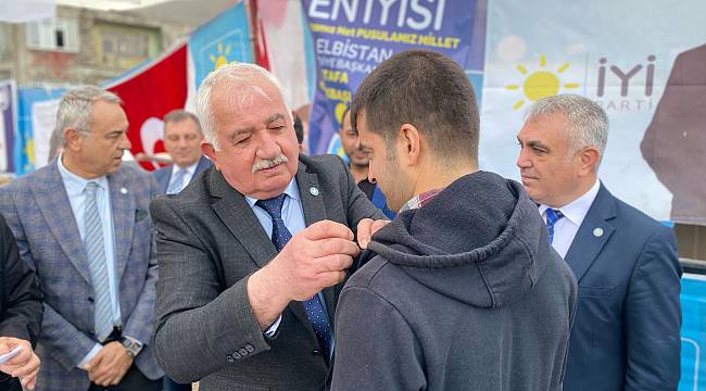 Zafer Partisi Elbistan İlçe Başkanı Ve Yönetim Kurulu Üyeleri İYİ Partiye Katıldı