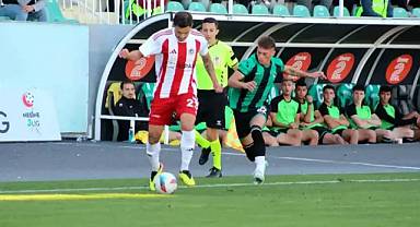 Denizlispor, kendi sahasında konuk ettiği Kahramanmaraş İstiklalspor'a 4-0 mağlup oldu