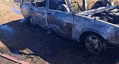 Sivricehüyük kırsalında seyir halindeki araç yandı!