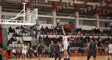 İstiklalspor basketbol takımı fırtına gibi