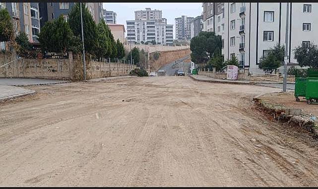 Vadi Mahallesi’nde değişim ve dönüşüm devam ediyor Onikişubat Belediyesi Fen İşleri Müdürlüğü ekipleri, ilçe genelindeki yol konforunu artırmak amacıyla başlattığı Asfalt Seferberliği’ne Vadi Mahallesi’nde devam ediyor.
