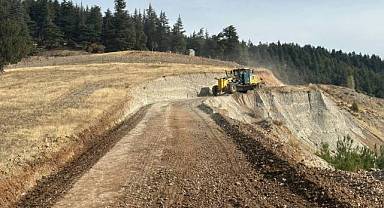 KAZANLIPINAR’DA SATHİ KAPLAMA ÖNCESİ ZEMİN İYİLEŞTİRME ÇALIŞMALARI SÜRÜYOR