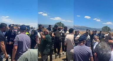 Kahramanmaraş'ta Batı Köyleri Yolunda Yıkım Protestosu: Vatandaşlar Yolu Trafiğe Kapattı