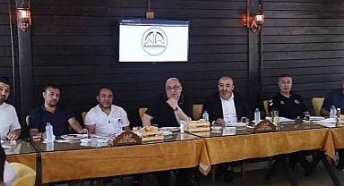 Başkan Akpınar Güreşçilerle Yalnız Ardıç Tesislerinde Bir Araya Geldi