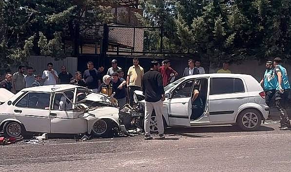 Kahramanmaraş'ta Kuzey Çevre Yolu'nda Feci Kaza! İki Otomobil Çarpıştı, 2 Yaralı