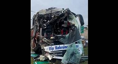 Kahramanmaraş yolcu otobüsü kaza yaptı: 15 kişi yaralandı