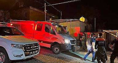 Pazarcık'ta Sulama Kanalı Taştı: AFAD Ekipleri Evlerdeki Suları Tahliye Etti