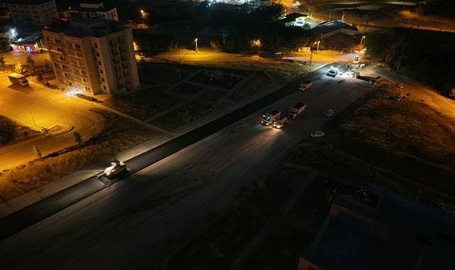 Batı Mahallelerinin Ulaşımına Güç Katacak 30 Metrelik Bulvarda Sıcak Asfalta Başlandı