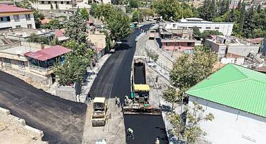 Büyükşehir, Gazneliler Caddesi’nde Son Kat Asfalt Serimini Sürdürüyor