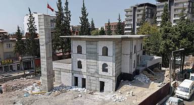 Depremde Hasar Alarak Yıkılan Fatma Gölcü Camii, Hızla Yükseliyor