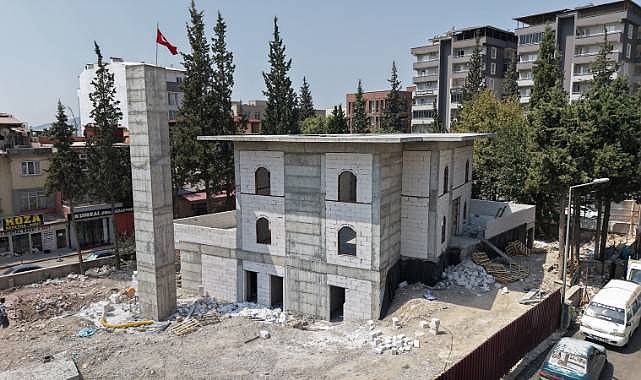 Depremde Hasar Alarak Yıkılan Fatma Gölcü Camii, Hızla Yükseliyor