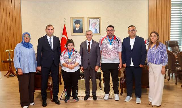 Dünya Şampiyonu Zeynep Sude Bilginer Makamda Ağırlandı