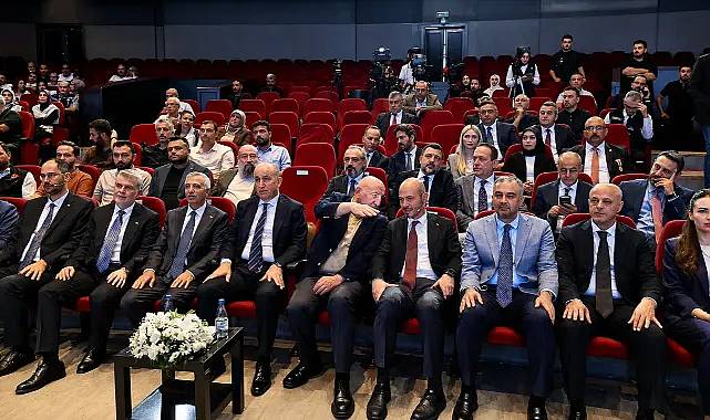 Kahramanmaraş'ta Dirençli Şehirler Zirvesi: Yeniden İnşa ve Afetlere Hazırlık Masaya Yatırıldı