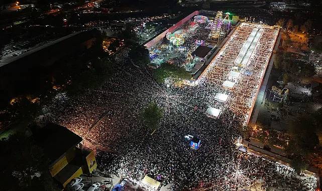 Kahramanmaraş'ta Funda Arar Konserinde Coşku Zirveye Çıktı