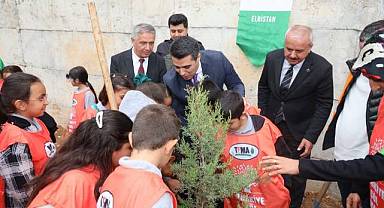 Elbistan'da Cumhuriyet'in 103. yılına özel 103 fidan dikildi!