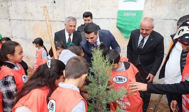 Elbistan'da Cumhuriyet'in 103. yılına özel 103 fidan dikildi!
