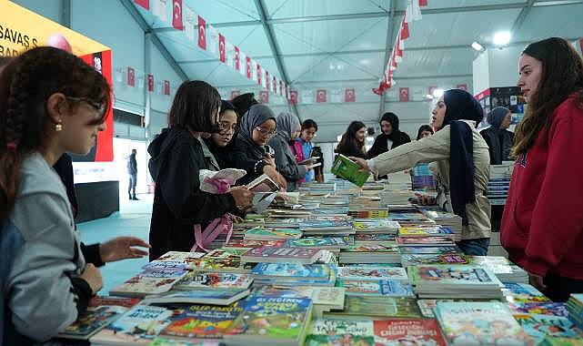 Kahramanmaraş Kitap Fuarı öğrencilerle renkleniyor!