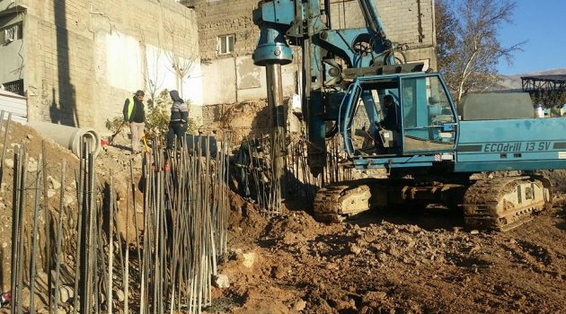 ARASA OTOPARK’TA FOREKAZIKLAR ÇAKILIYOR