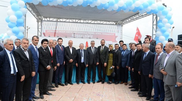 * BAŞBAKAN YARDIMCISI VEYSİ KAYNAK: * “YALANLARA İTİBAR ETMEYİN. BİZ BU ANAYASA İLE NEYİ DEĞİŞTİRMEK İSTİYORUZ? CUMHURBAŞKANLIĞI HÜKÜMET SİSTEMİ OLSUN. GÜÇLÜ BİR MECLİS OLSUN. MİLLET KİMİ SEÇTİYSE, MİLLETİ O YÖNETSİN İSTİYORUZ”
