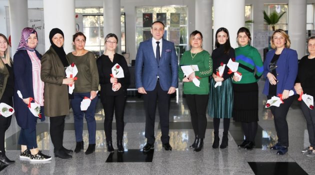 BAŞKAN ZABUN’DAN KADIN GİRİŞİMCİLERE ÇİÇEKLİ KUTLAMA