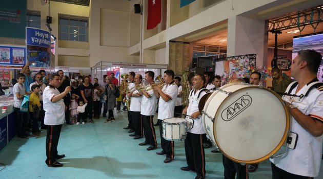 BÜYÜKŞEHİR BANDOSU’NDAN SÜRPRİZ KONSER..