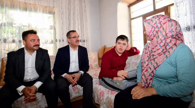 BÜYÜKŞEHİR’DEN İHTİYAÇ SAHİPLERİNE DÖRT ADET TEKERLEKLİ SANDALYE