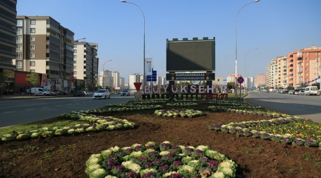 BÜYÜKŞEHİR’DEN MEVSİMLİK ÇİÇEK DİKİMİ