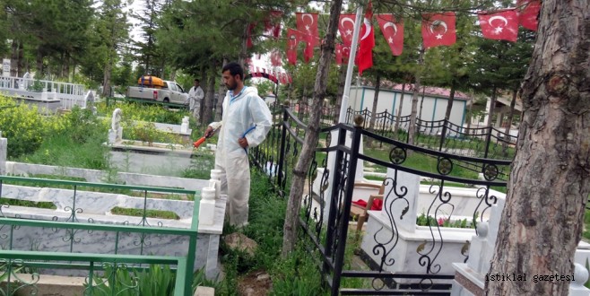 ELBİSTAN’DA MEZARLIKLAR İLAÇLANDI