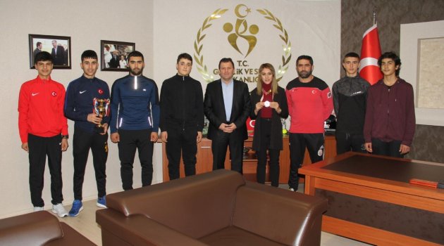 HALİME UZUNGÜNDEŞ'DEN KÜREKTE BRONZ MADALYA