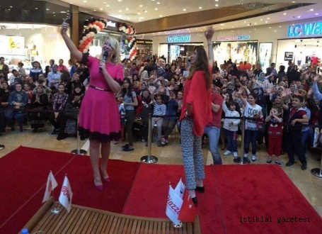 İki ünlü isim Kahramanmaraş Piazza’da sevenleriyle buluştu