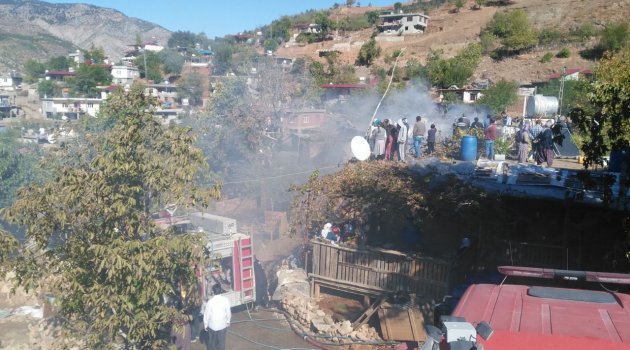 İTFAİYEDEN, AVŞARLI MAHALLESİ’NDEKİ YANGINA BAŞARILI MÜDAHALE
