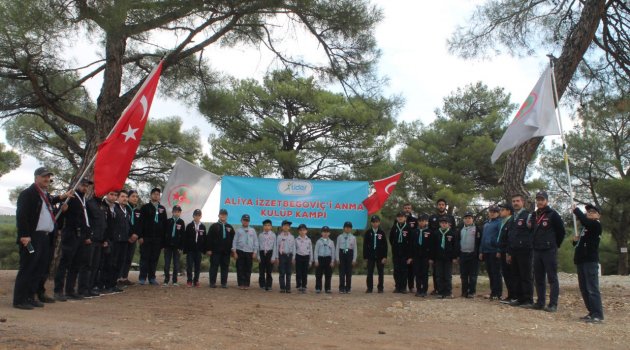 İzciler; Aliya İzzetbegoviç’i Anma Kampı Düzenledi..