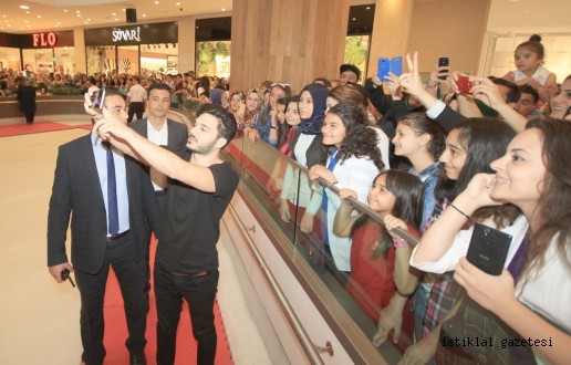 Kahramanmaraş Piazza, İlyas Yalçıntaş’ı hayranlarıyla buluşturdu