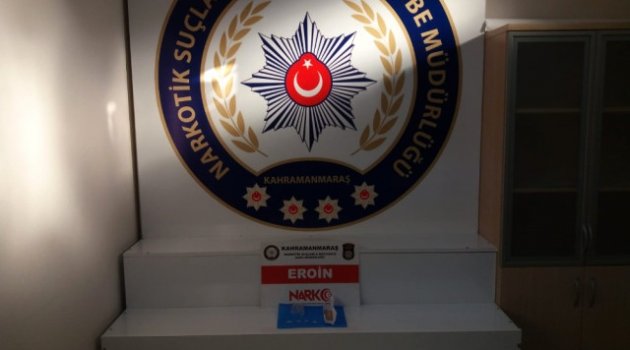 Kahramanmaraş’ta düzenlenen uyuşturucu operasyonunda cezaevi firarisi olduğu belirlenen 1 kişi uyuşturucu maddeyle yakalandı. 21 Eylül 2018 Cuma 00:18 Cezaevi Firarisi Uyuşturucu Maddeyle Yakalandı
